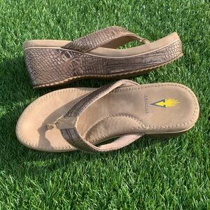 Volatile Ladies Faux Croc Wedge Sandals Size 8